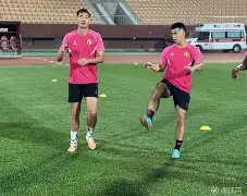 里昂球员积极备战下一场比赛,力争全取三分的简单介绍 里昂球员积极备战下一场比赛,力争全取三分的简单介绍