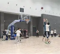 九州官方网站-球员在篮球比赛中展现出顶尖水平